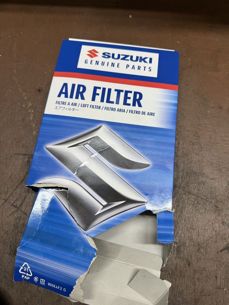 Filtr powietrza OEM Suzuki GSR 600 750 GSXS 750