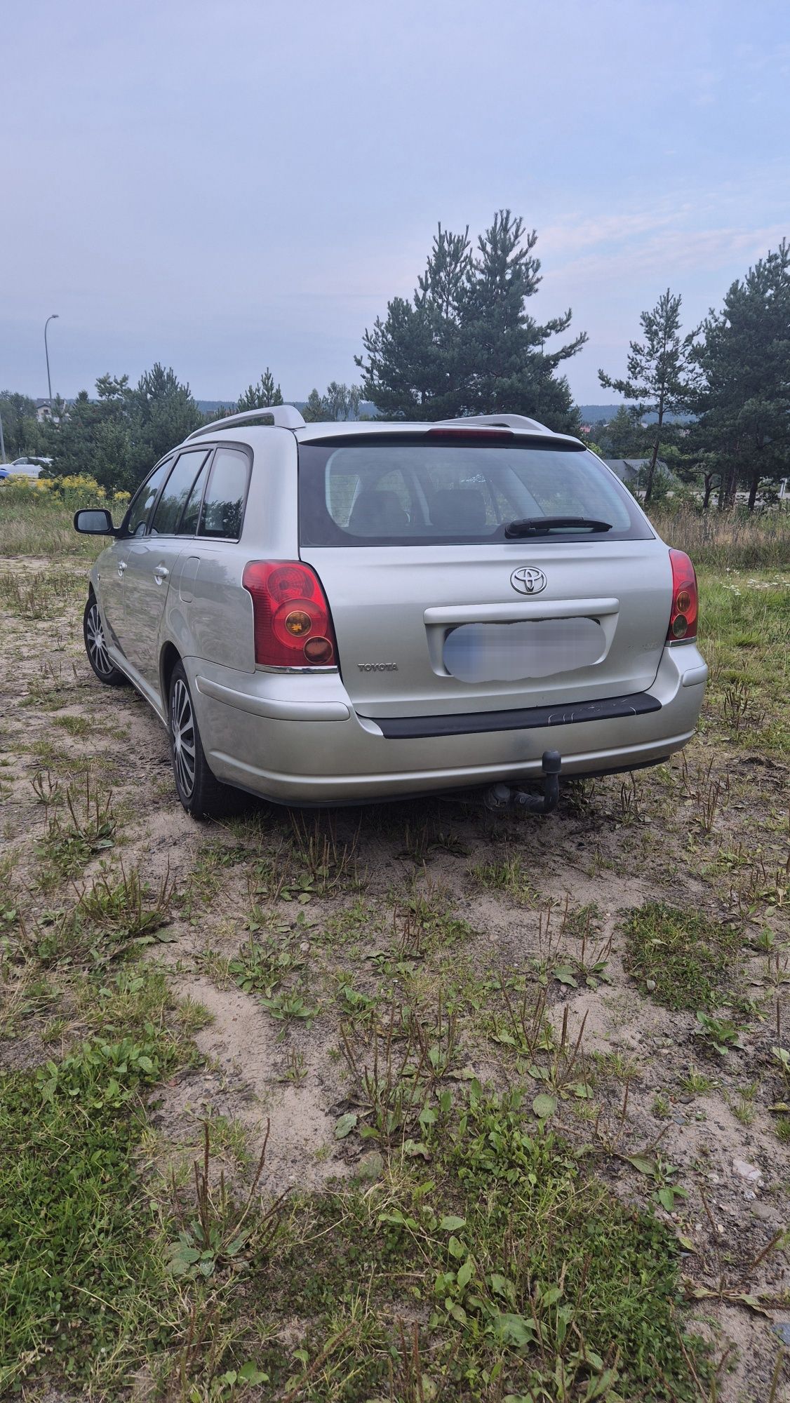 Toyota Avensis 1.8 benzyna 2004r. klima, el. szyby, hak, 129KM