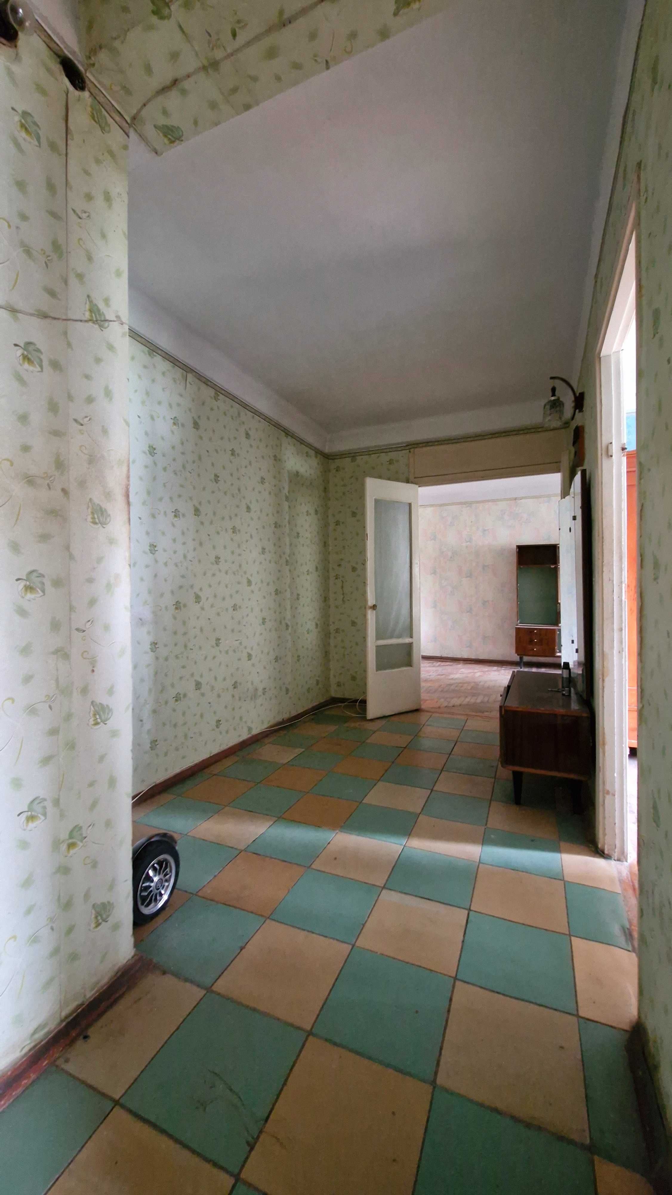 Продам 3-комн "чешку" на Бабурке, пр. Юбилейный, под ремонт.