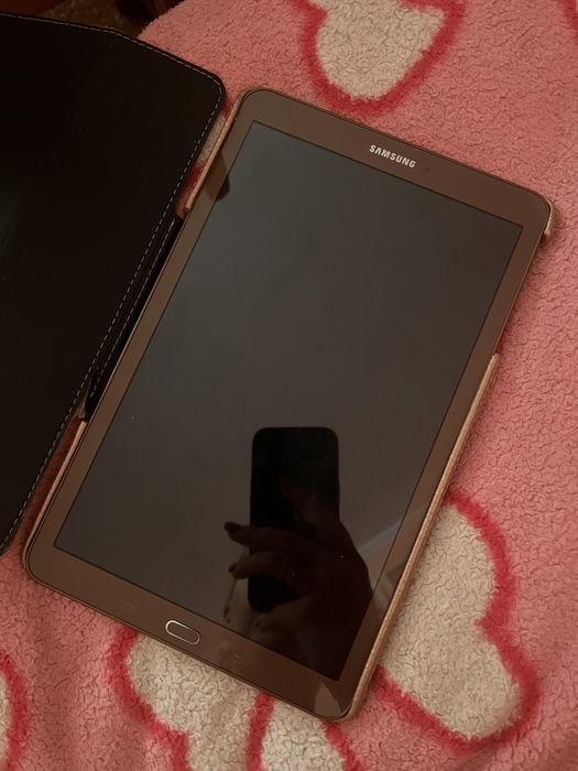 Планшет Samsung SM-T561