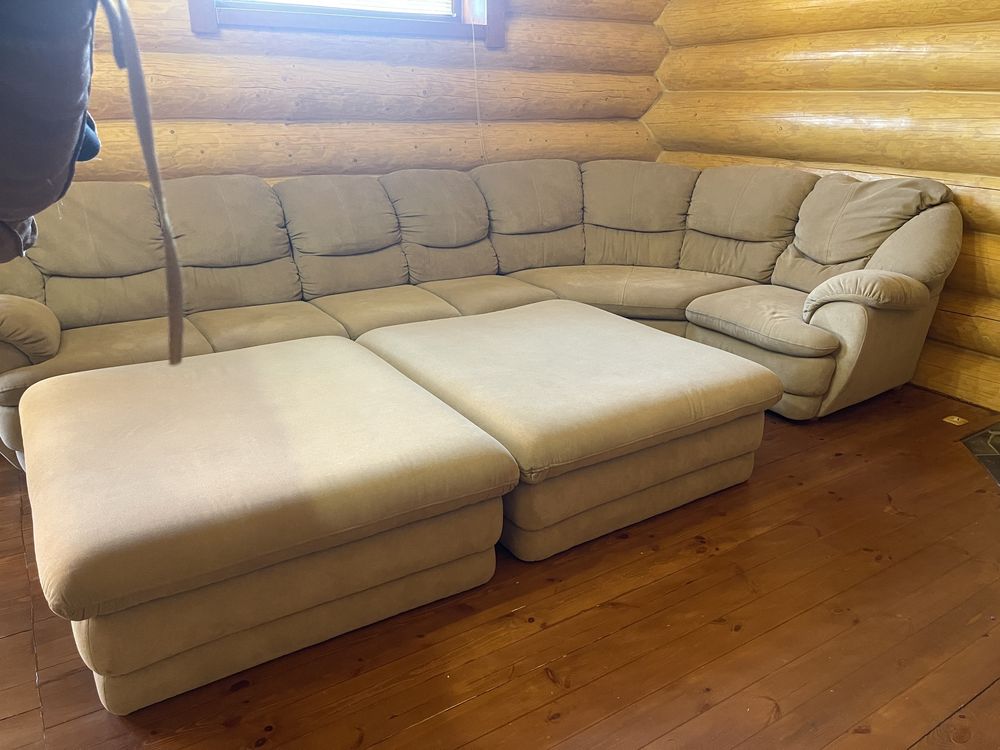 Продаю дуже мʼякий та комфортний кутовий диван з пуфами