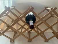 Sprzedam 2 stojaki drewniane na wino.