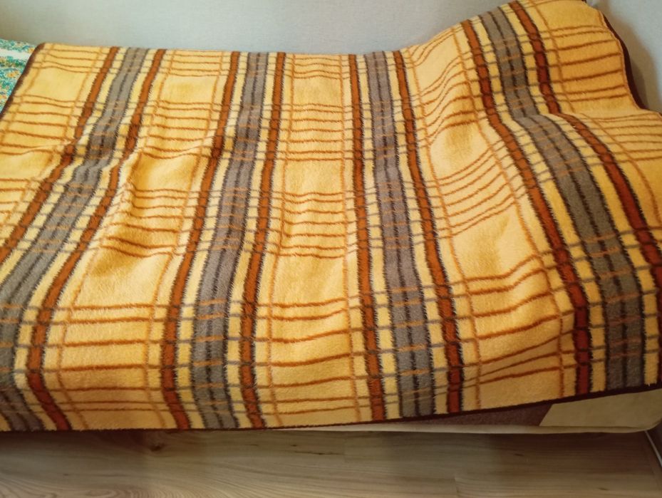 Koc w kratę z lat PRL-u