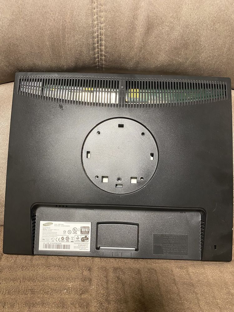Монитор Samsung SyncMaster 943n