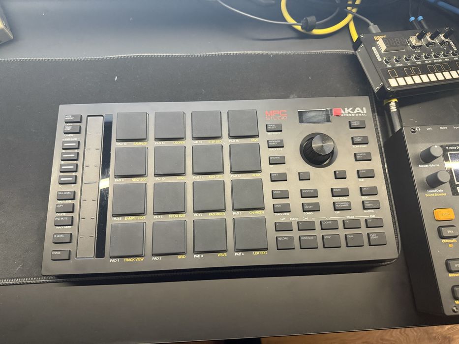 DJ-контролер Akai MPC Studio II