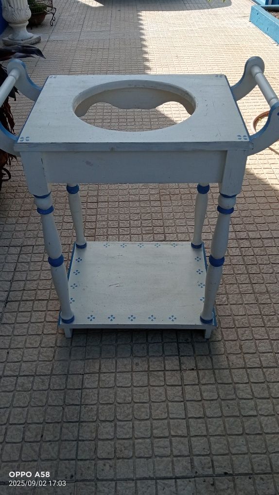 Lavatório de madeira