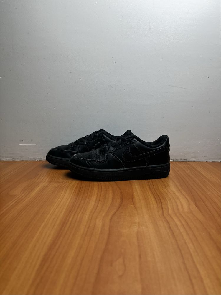 Кроссовки Nike Air Force 1 размер 28.5 оригинал детские кожаные чёрные