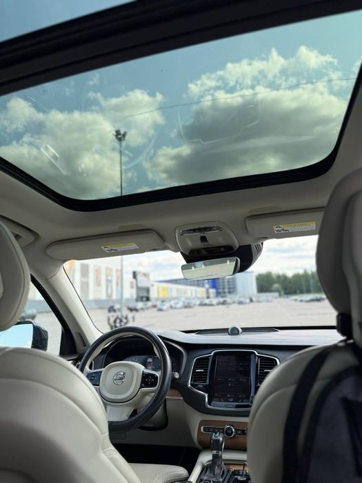 Автомобіль Volvo XC90 2015. 7 місний