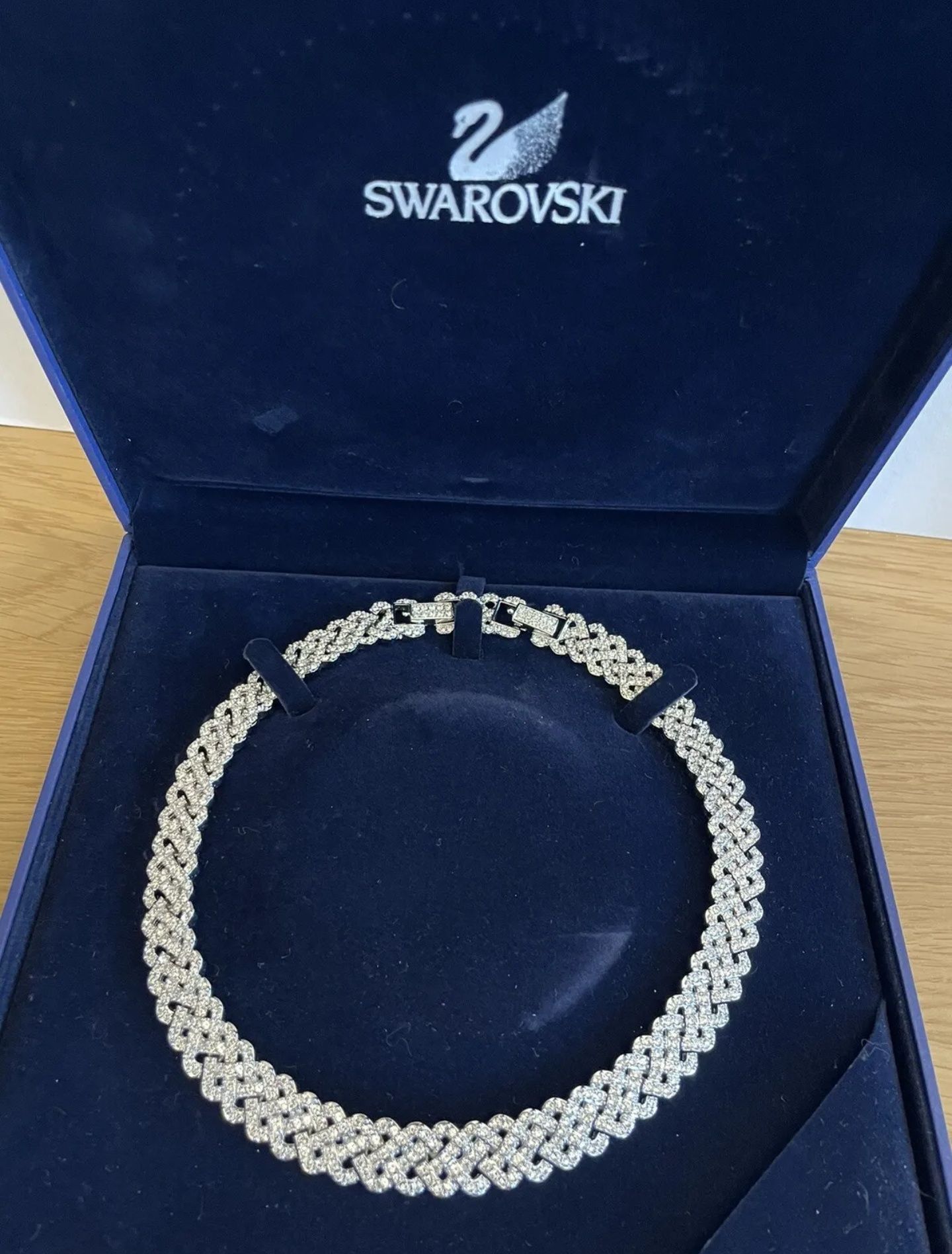 Naszyjnik Swarovski z krysztalami w idealnym stanie