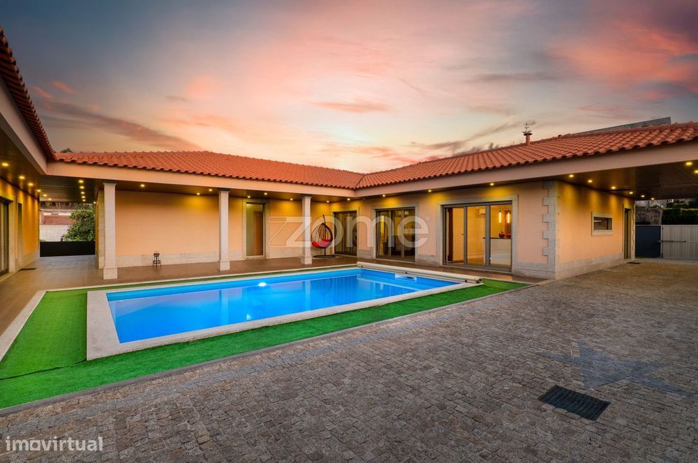 Moradia térrea T4 em S. Pedro da Cova com piscina