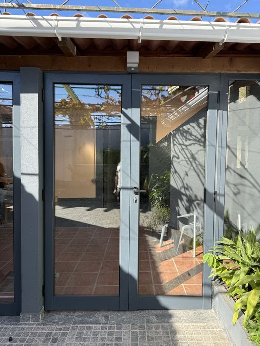 Caixilharia de alumínio com vidros