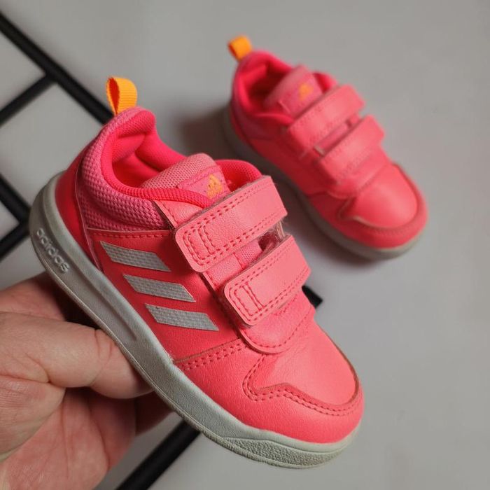 Кросівки Adidas на ліпучці, 24 розмір, довжина устілки 15,5 см.