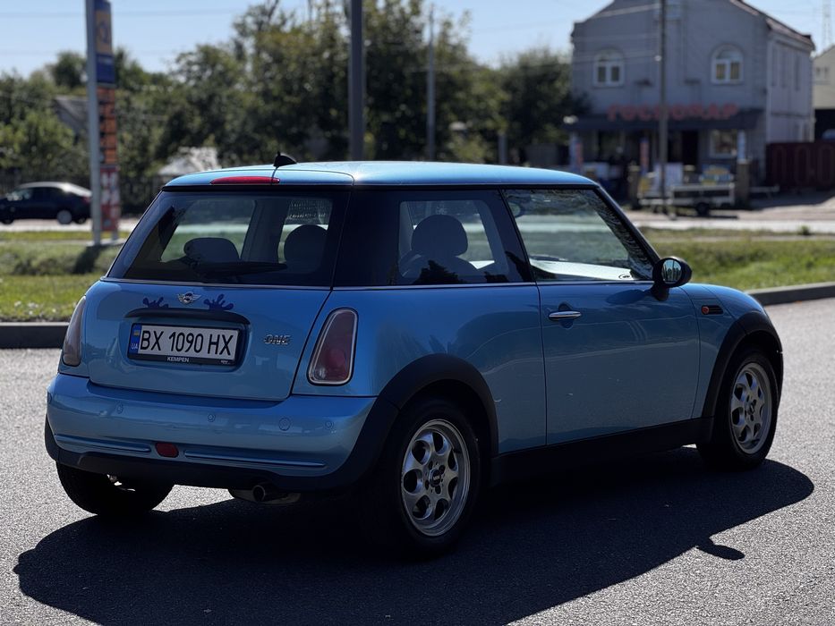 MINI ONE 2004 - обʼєм двигуна 1.6