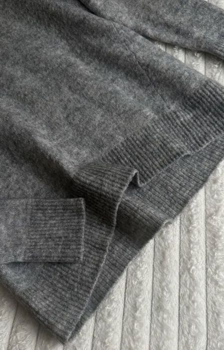 Сірий кашеміровий светр H&M, + світшот в вареному стилі Bershka