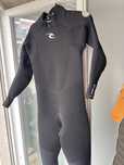Fato Rip Curl.