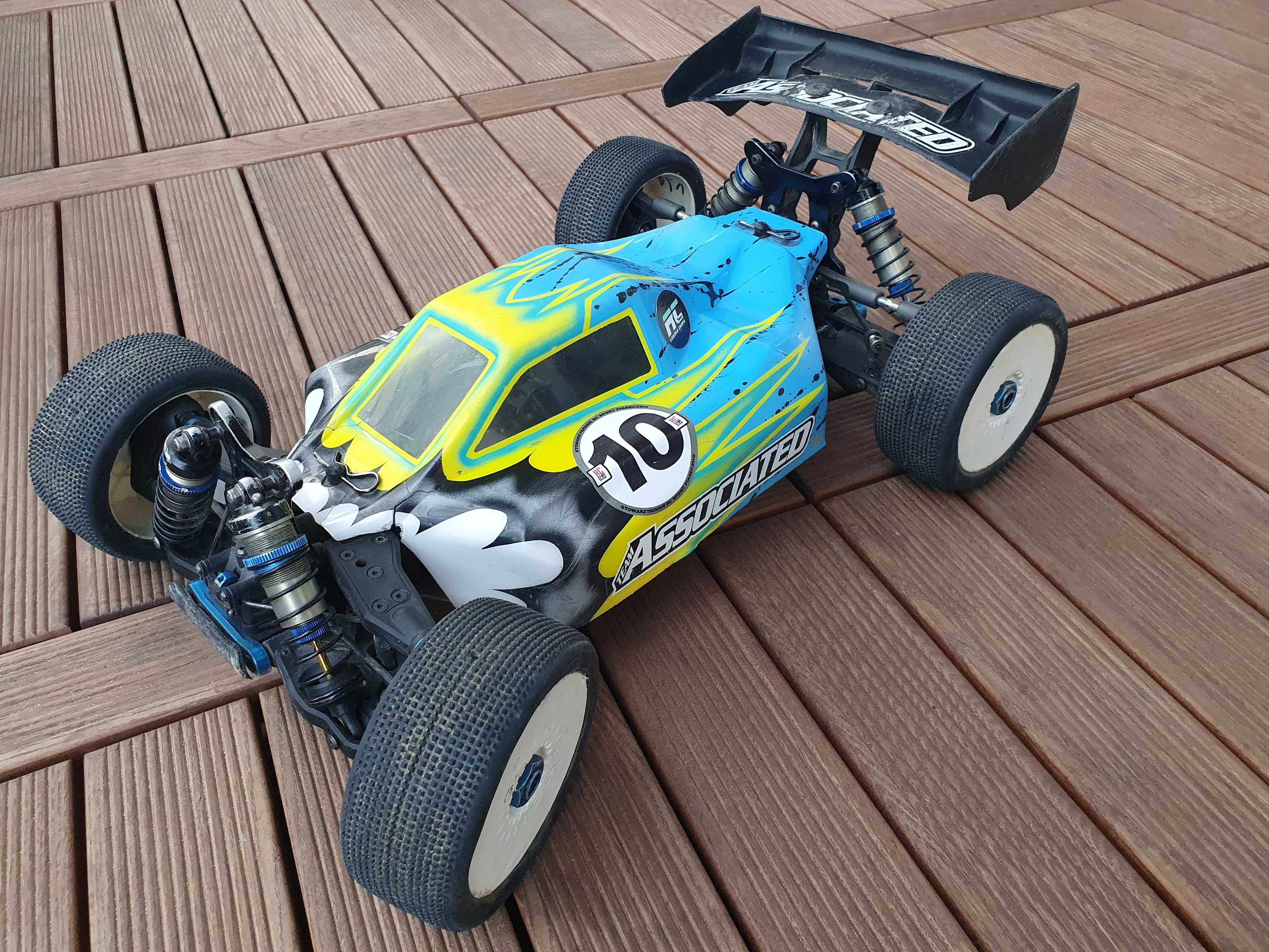 Model zawodniczy Team Associated RC8 B3.2e buggy 1/8 + combo XR8 Pro