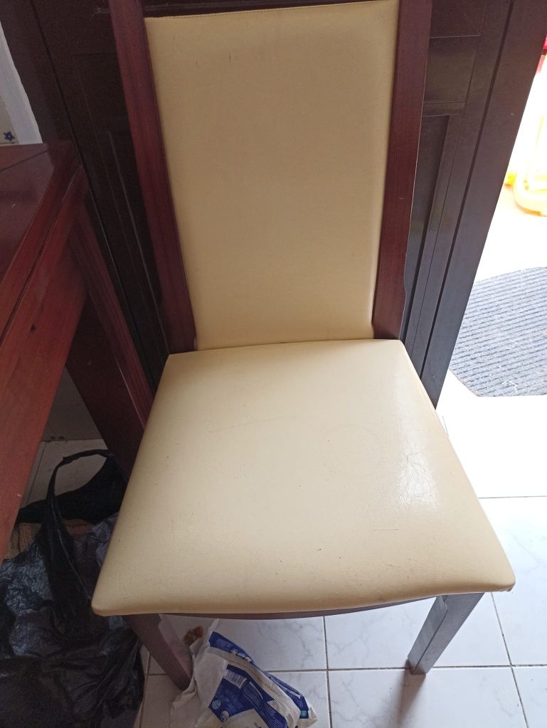Mesa de sala de jantar extensivel com cadeiras