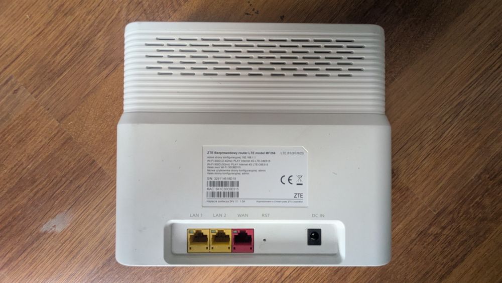 Router ZTE MF256 z anteną ODU + IDU