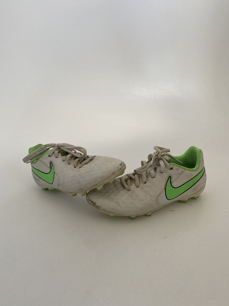 Korki buty do grania piłkarskie dziecięce firmy NIKE Rozmiar 33,5