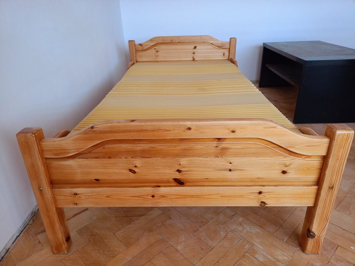 Sprzedam drewniane łóżko