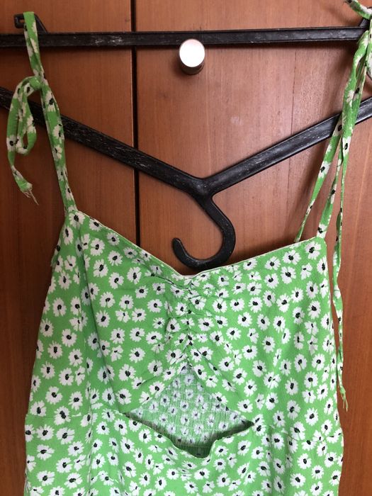 Vestido curto com decote