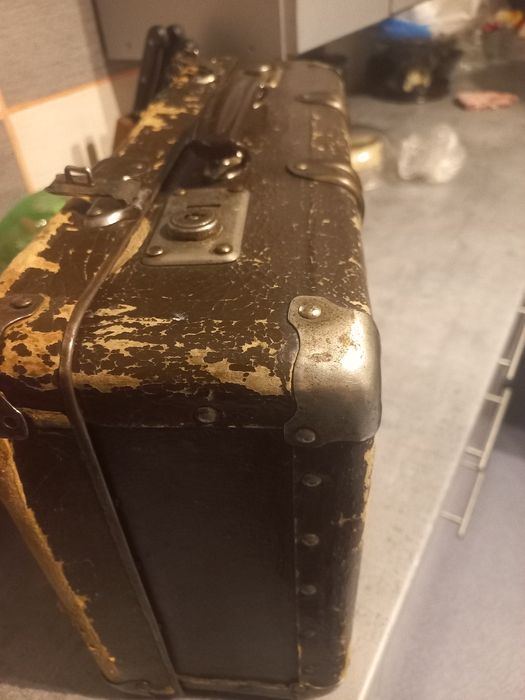 Stara tekturową walizka