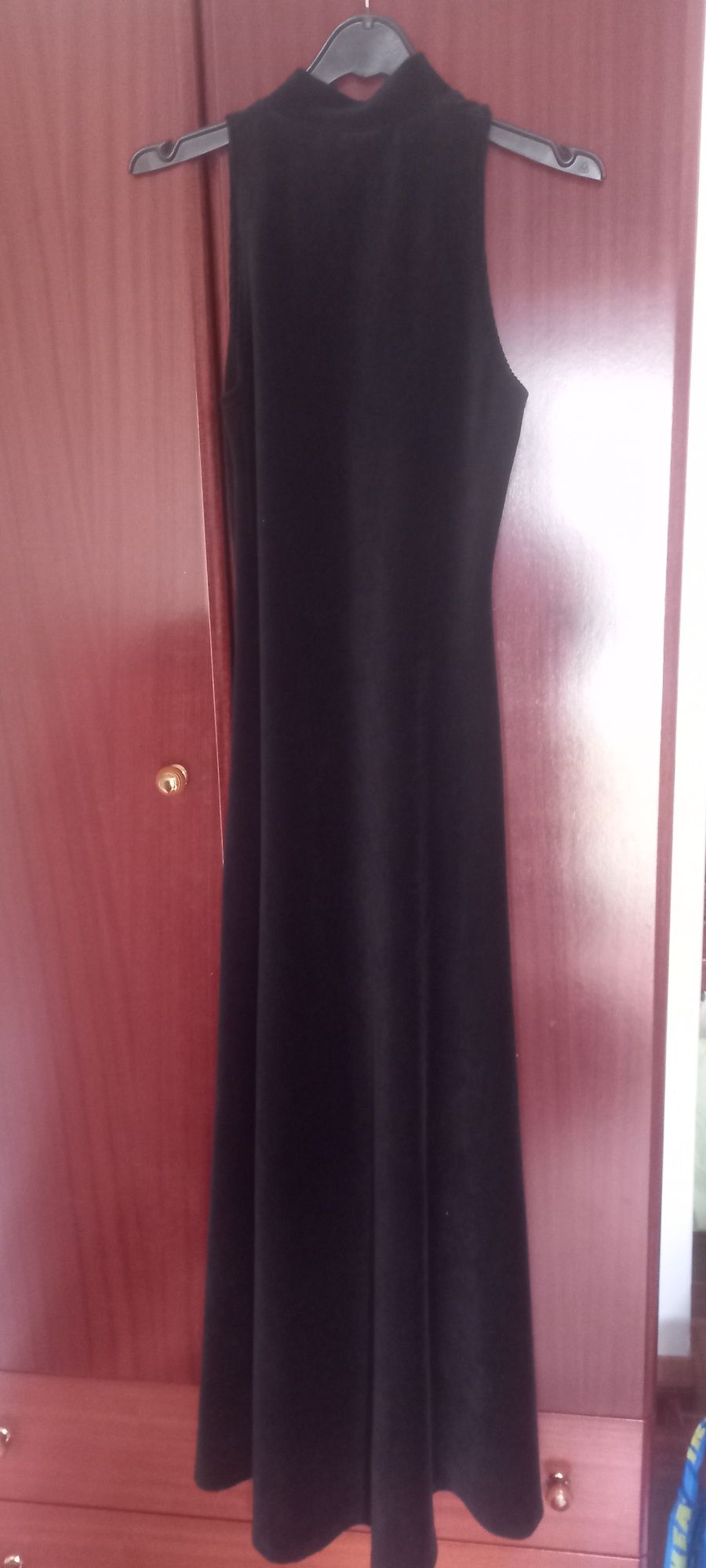 Vestido comprido de veludo preto