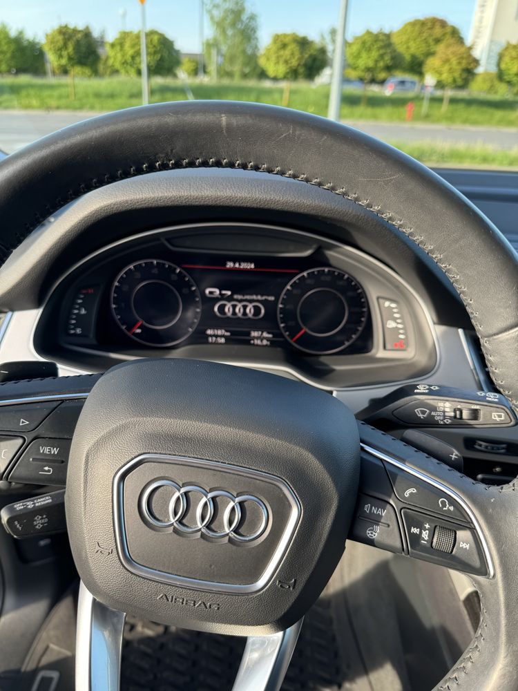 Audi Q7 TFSI Premium Plus 7 os.