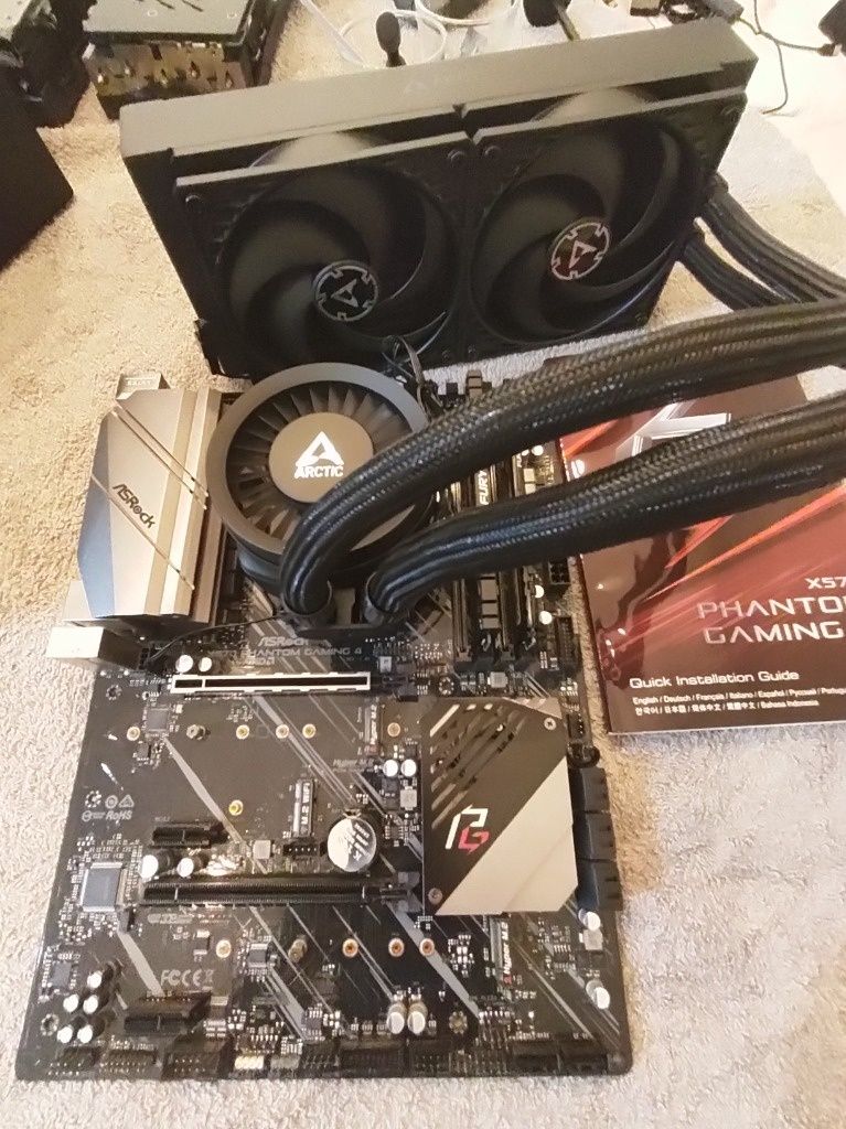 AMD Ryzen 5800X3D + Asrock X570 AM4 + 64 GB DDR4 RAM + AIO 240 ALF III