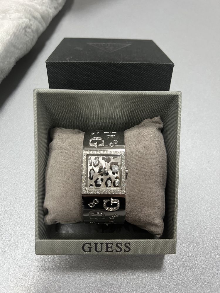 Годинник Guess