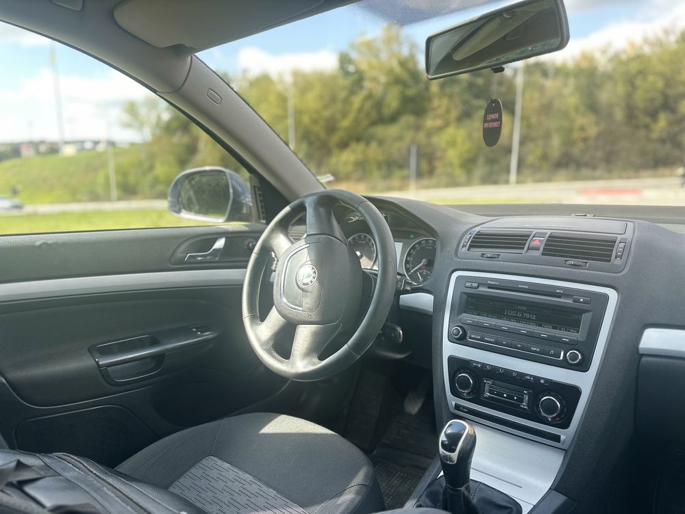Продам Skoda octavia 2011 рік 1,6 тді
