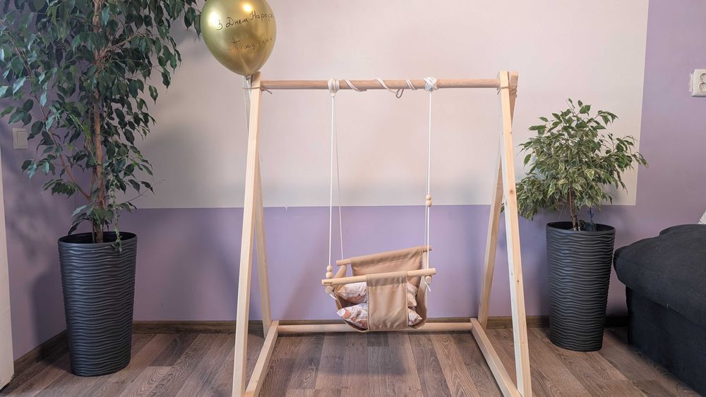 Детские деревянные качели с каркасом