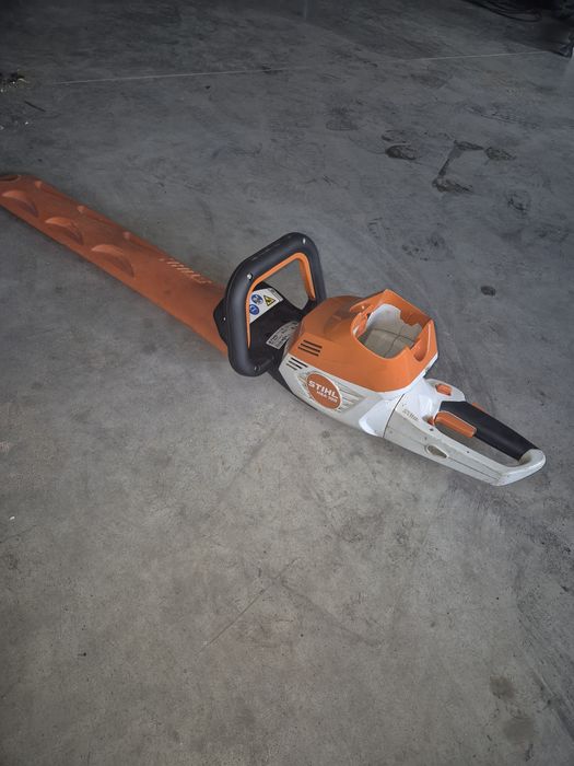 Nożyce akumulatorowe do żywopłotu STIHL HSA 100.