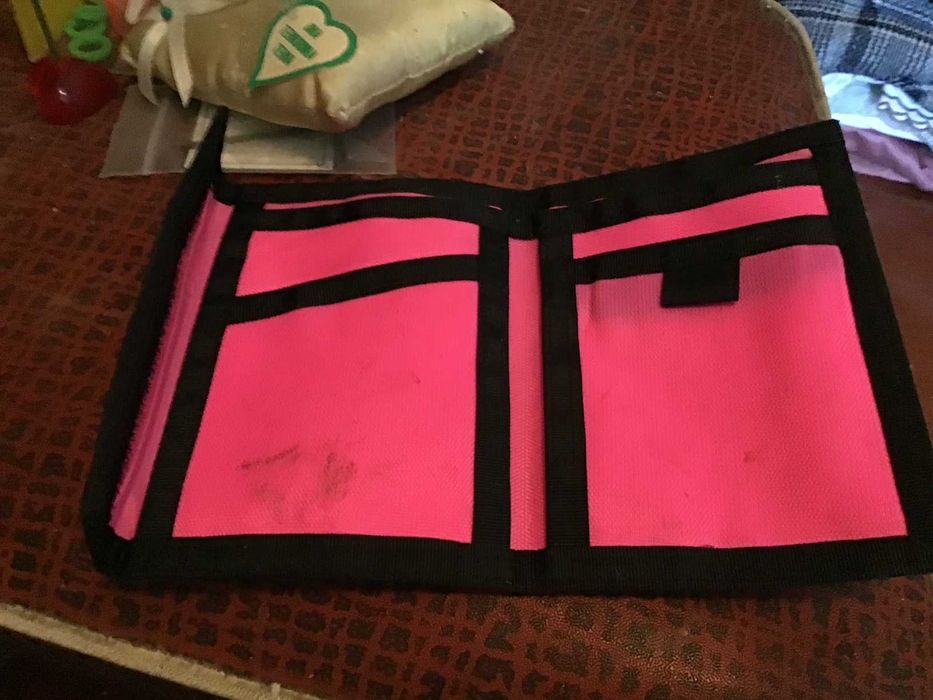 porta moedas rosa e preto