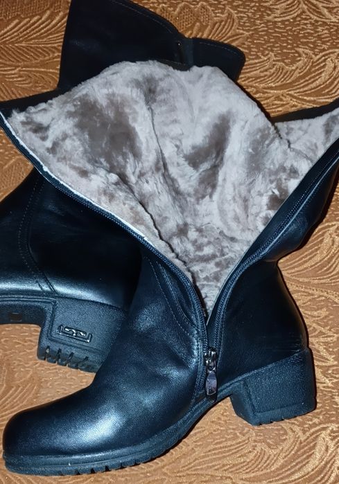 Продам женские зимние сапоги., Новые., кожа., мех -цегейка., размер 37