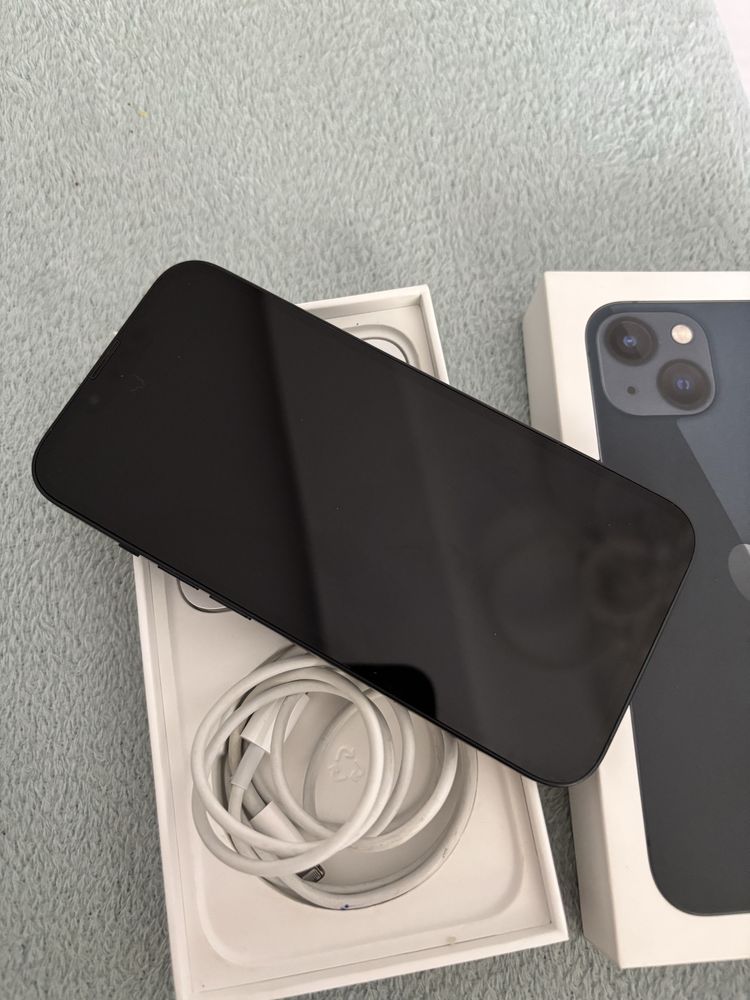 Айфон 13 256 gb почти новый