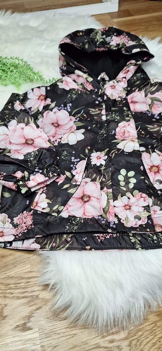 Nowa wiosenna kurteczka w rozmiarze 122
