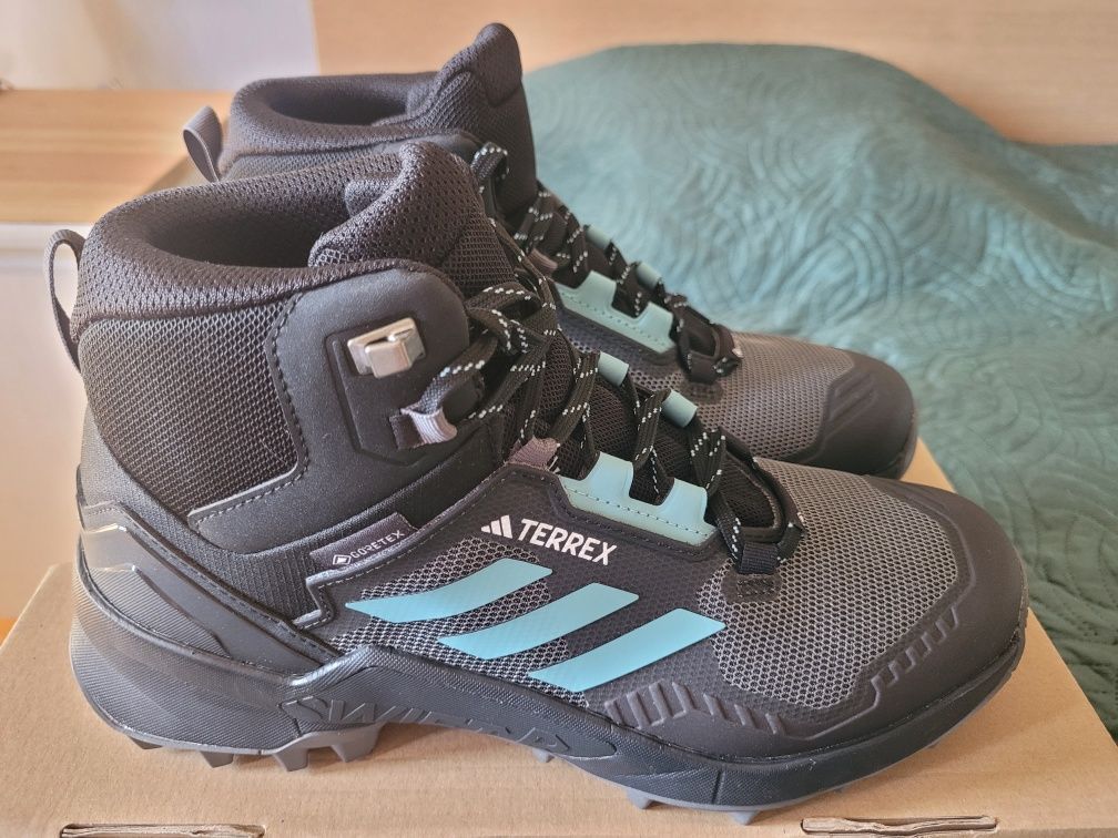 Terrex swift r3 mid hp 8712 black rozm. 41 1/3 (26 cm)