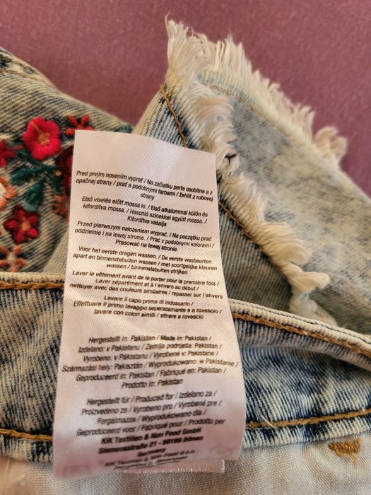 Продам жіночі шорти б/у