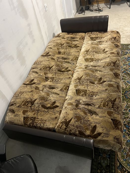 Диван не продавлений 3000грн