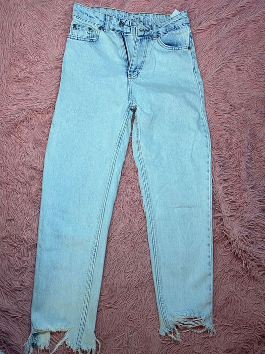 Голубые джинсы мом