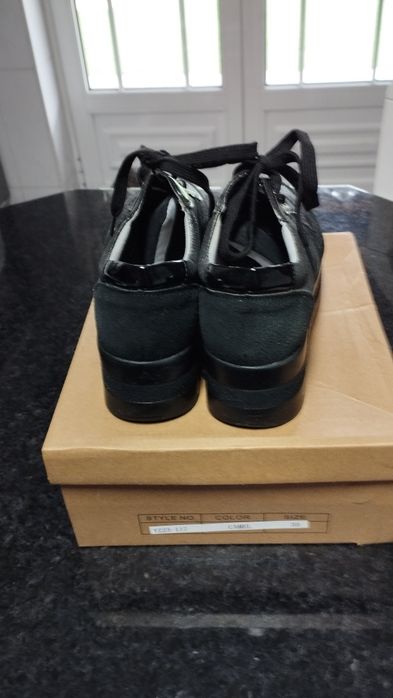 Sapatos tipo sapatilha, tam. 38