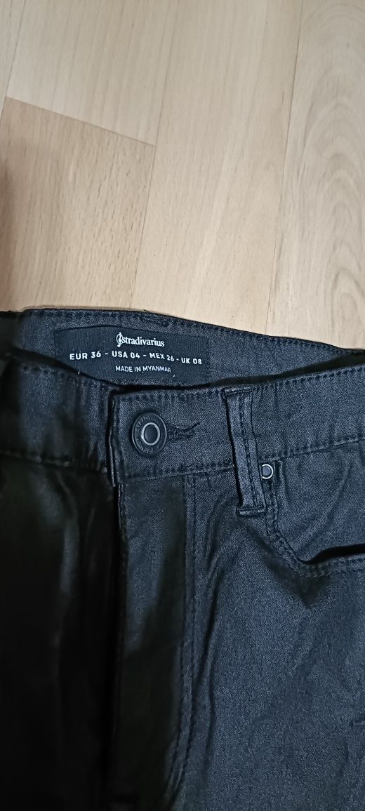Woskowane spodnie z wysokim stanem