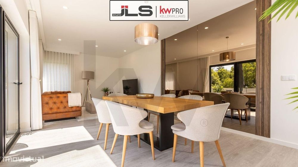 T4 Duplex de Luxo | 336,96m2 | Como Novo | Empreendimento Fechado com