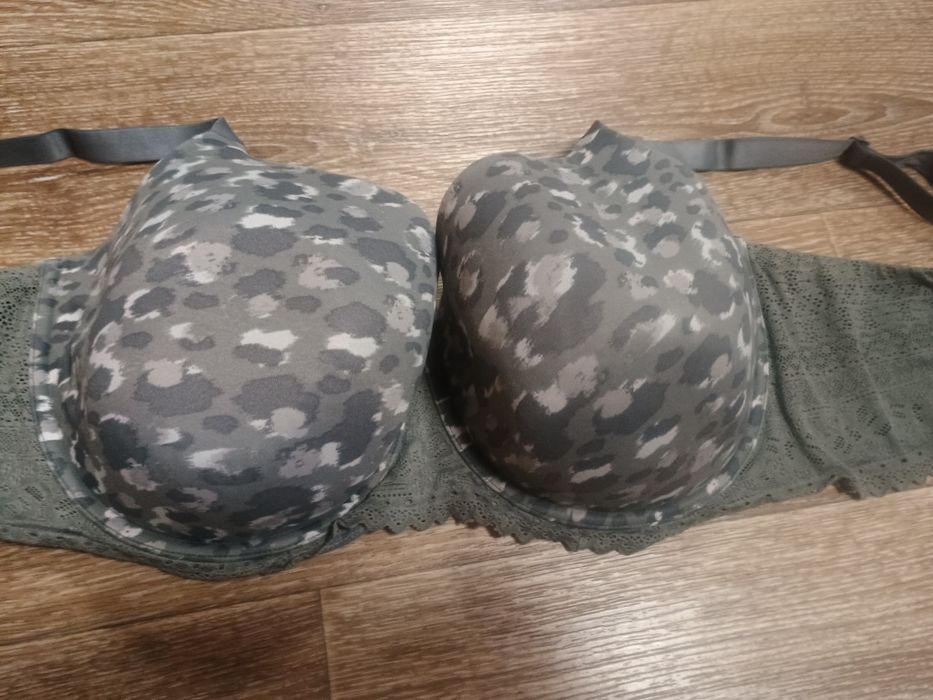 Бюстгальтер  большого размера. Приятный к телу