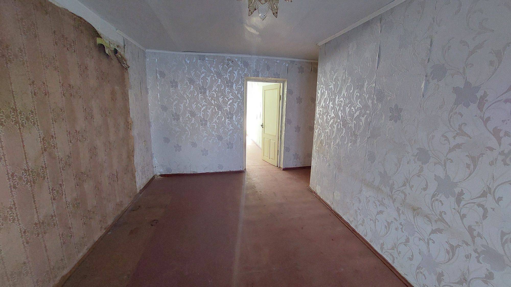 Продам 3-кімнатну квартиру. Комерція. Вул.Стависька,26.