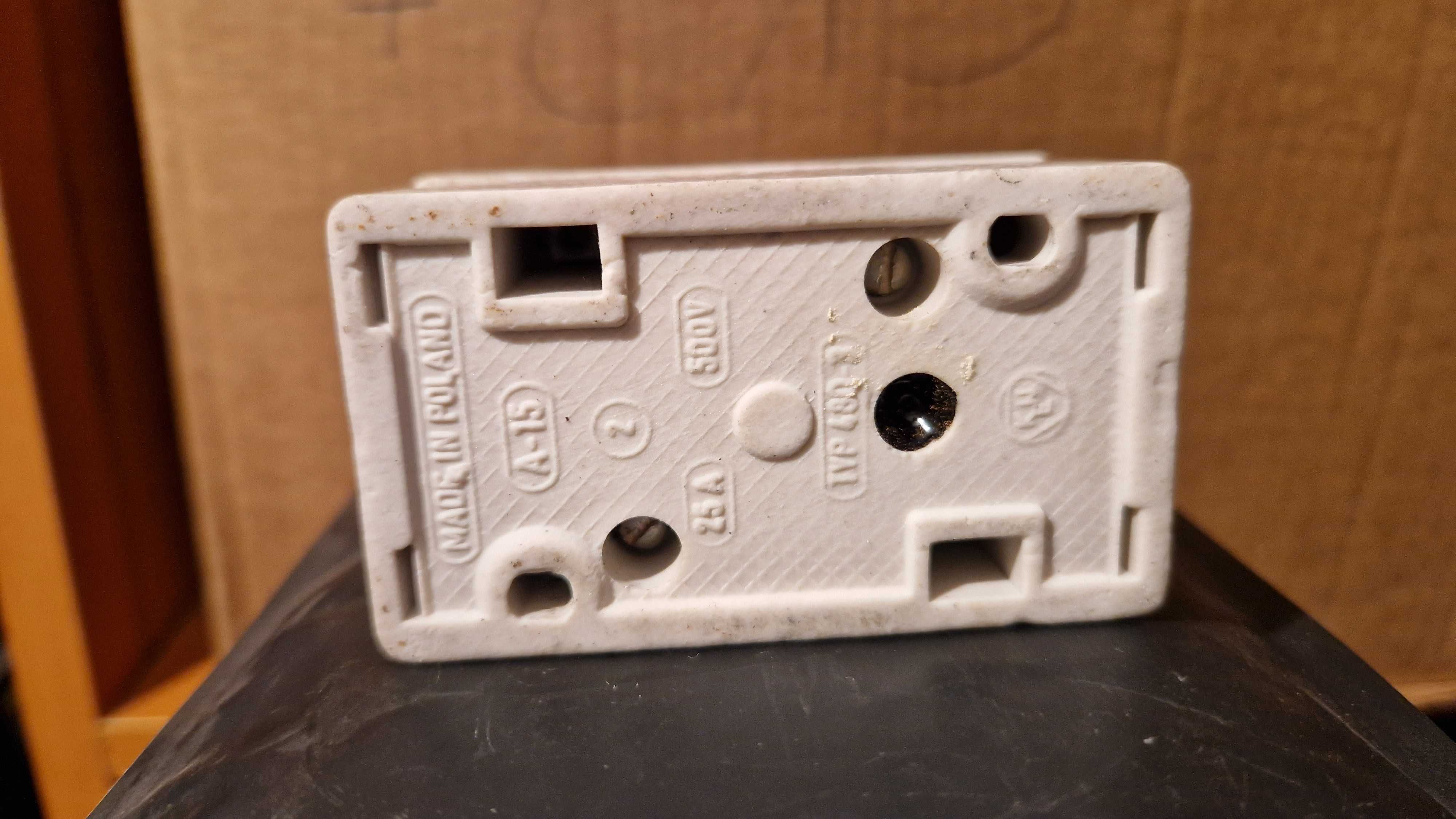 Gniazdo ceramiczne na bezpiecznik