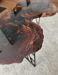 Mesa de madeira e resina epoxy