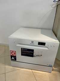 Продам посудомоечную машину Electrolux ESF2400OW