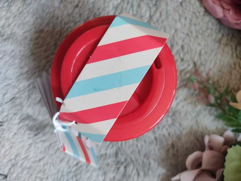 Nowy kubek z czekoladą w środku plastikowy prezent święta świąteczny